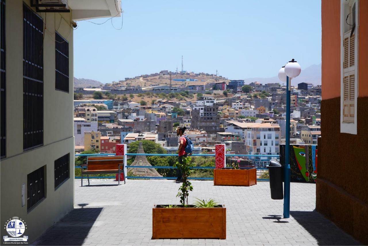Fully Equipped 3-Bedroom Apt In Downtown Praia Exterior foto
